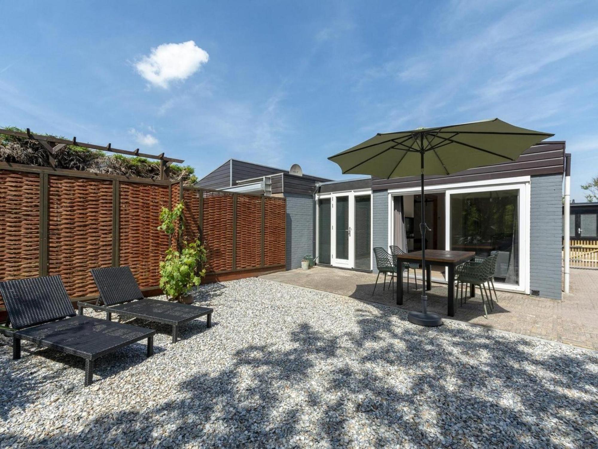 Luxurious Furnished Bungalow With Terrace カラントスウオーフ エクステリア 写真